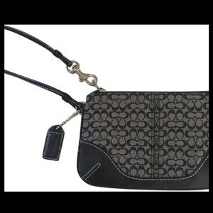 Coach wristlet( grey/blk/white)